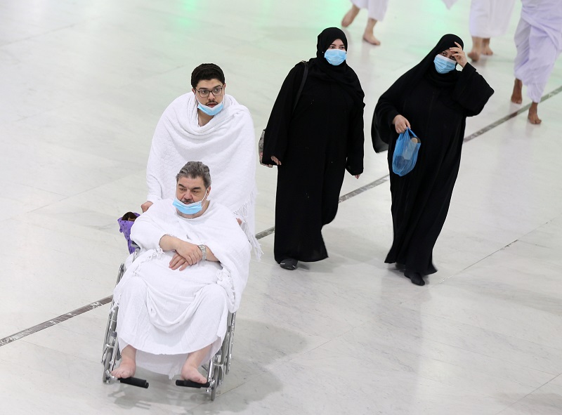 Coronavirus: Arab Saudi larang salat di masjid