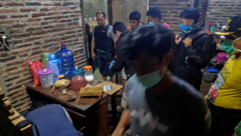 Densus 88 tangkap lima terduga teroris di Batang