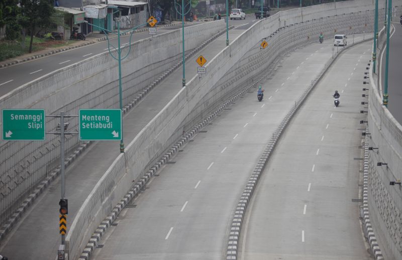 Ada warga ODP, masyarakat menutup jalan di Cipinang Melayu 