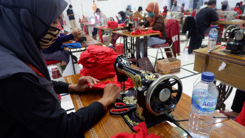 Kantor PDIP Jatim 'disulap' jadi pabrik masker