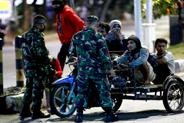 Prajurit TNI-Polri jaga 307 permukiman di Jatim