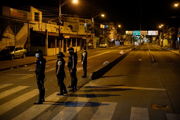 Covid-19: Layanan pemulasaraan jenazah di Ekuador kewalahan