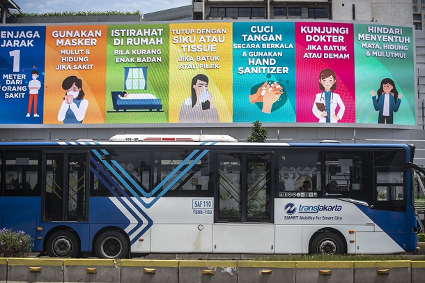 TransJakarta wajibkan penumpang pakai masker