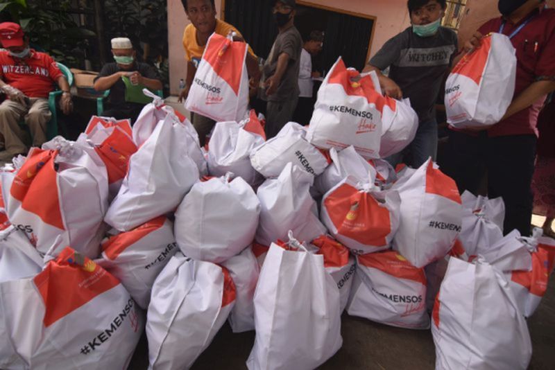 PSBB Jakarta, 1.000 paket sembako dibagikan di Kebayoran Lama