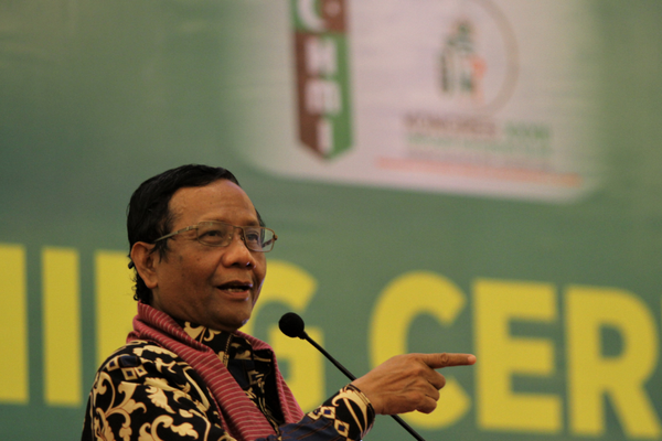 Mahfud  soal polemik Perppu Covid-19 Jokowi: Mari bertemu di DPR