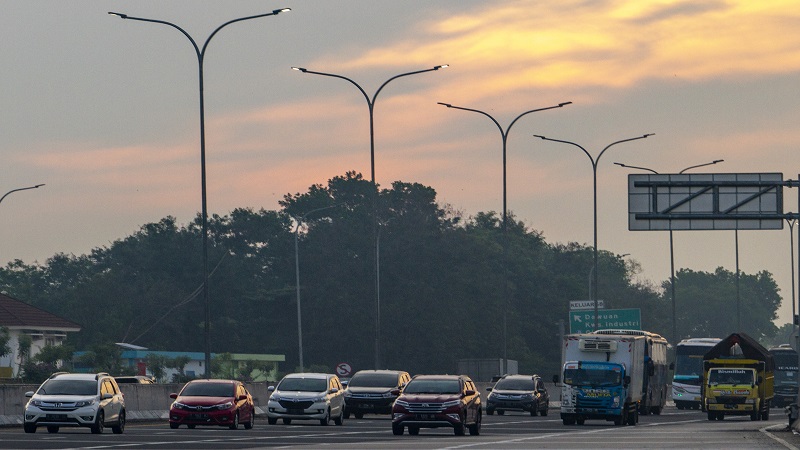 Hari kedua larangan mudik, kendaraan keluar Jakarta menurun