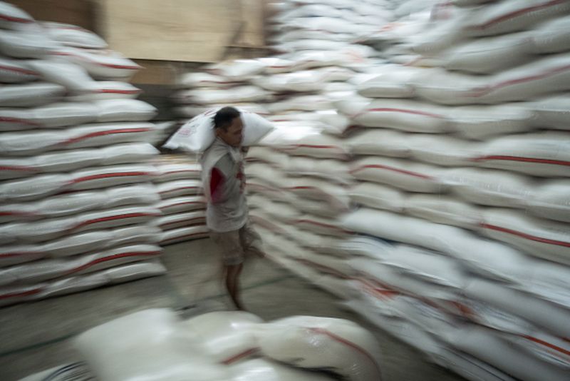 Puluhan ton beras diberikan Polri ke masyarakat