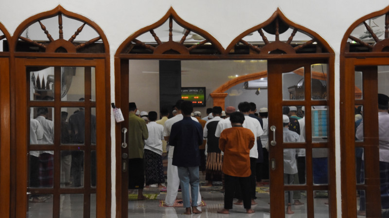 Puluhan masjid di Jakarta masih gelar salat berjemaah