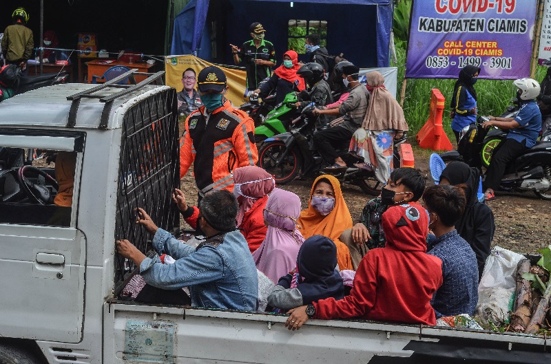 2.424 kendaraan mencoba ke luar daerah Jawa Barat