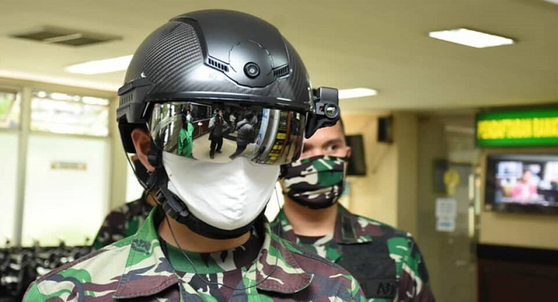 Antisipasi Covid-19, TNI pakai helm pendeteksi suhu tubuh