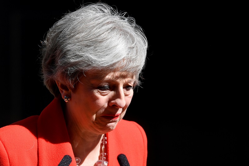 Theresa May kritik PM Inggris soal Covid-19 dan Brexit