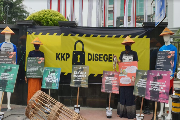 Aktivis perikanan 'segel' Kantor Menteri Edhy Prabowo