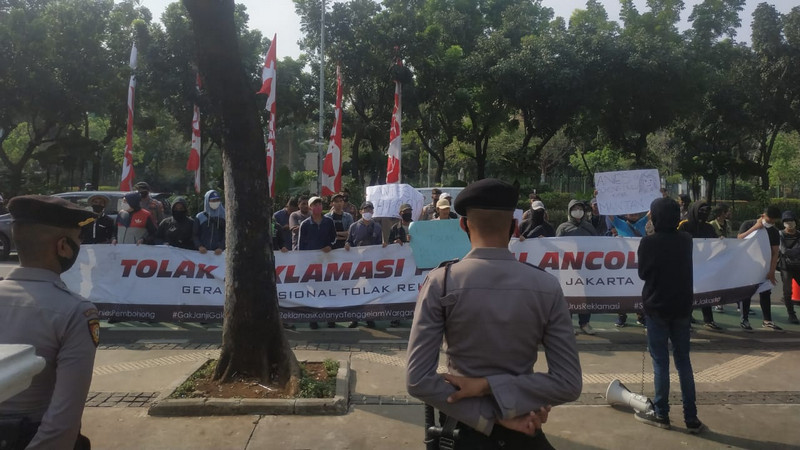Tolak reklamasi, KSTJ aksi di depan Balai Kota Jakarta