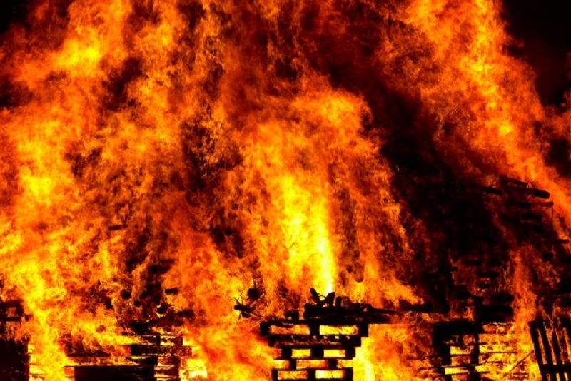 Pihak berwenang selidiki penyebab kebakaran katedral di Nantes