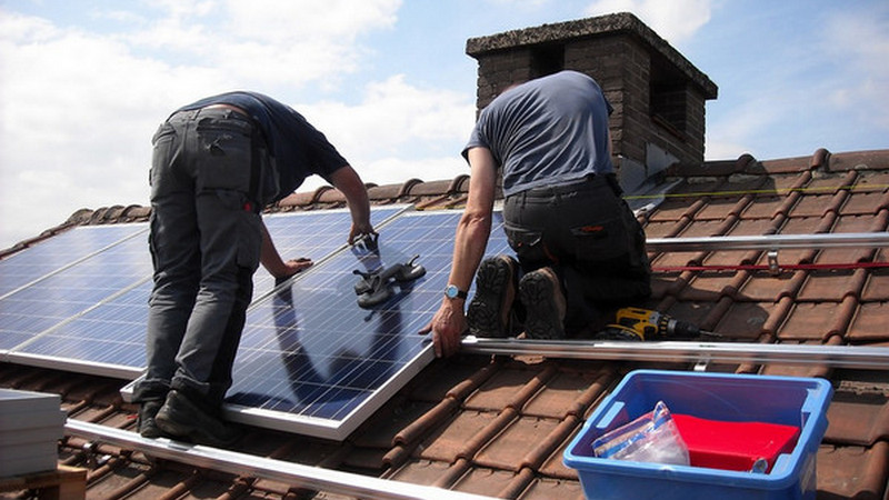 Anies usul PLN kembangkan panel surya di Jakarta
