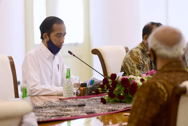 Jokowi: Jangan sampai aura menangani krisis ini hilang