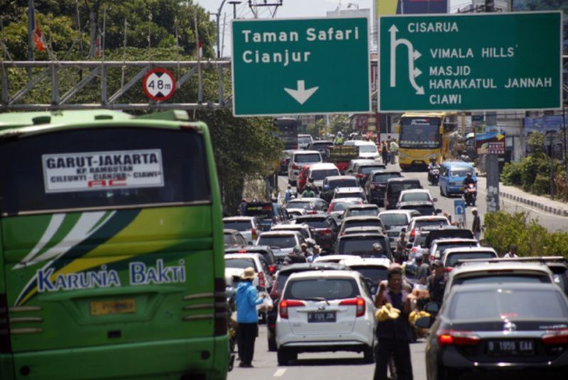 Volume kendaraan mengarah Puncak Bogor naik 50%