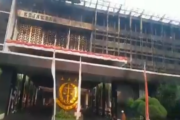 Seluruh gedung utama Kejagung ludes dilalap api