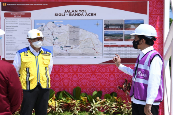 Jokowi resmikan jalan tol pertama di Aceh