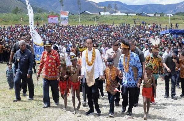 Rapat Paripurna DPR,  Marthen Douw sampaikan tuntutan rakyat Papua soal otsus