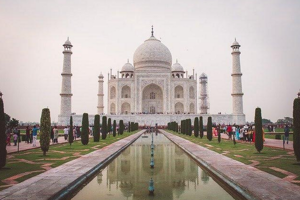 Taj Mahal kembali dibuka untuk umum