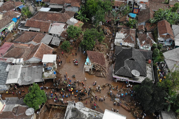 Banjir di Sukabumi tewaskan dua orang, satu dalam pencarian