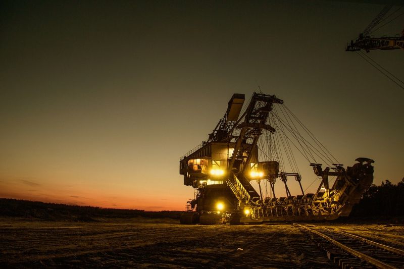 Soal kontroversi ekspor bijih nikel, Energy Watch: Hanya China yang memegang uang