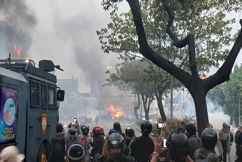 Pos Polisi Simpang Harmoni terbakar