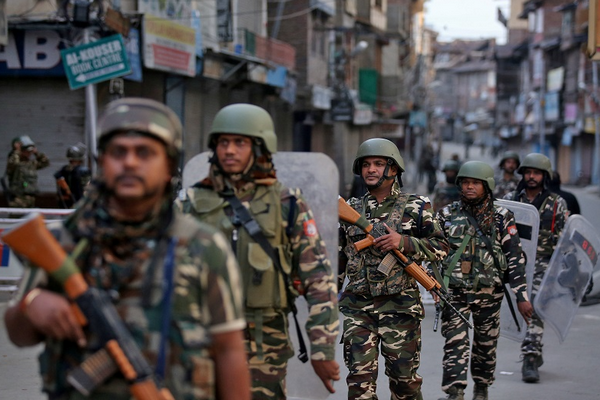 Komandan pemberontak Kashmir tewas dalam baku tembak