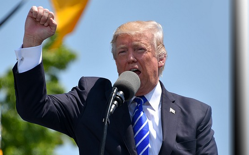 Trump melunak, transisi kekuasaan di AS resmi bergulir