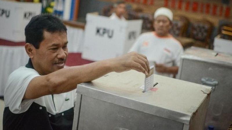 Berkas P21, KPK serahkan eks Bupati Bogor Rachmat Yasin kepada JPU