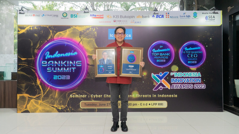 Bank DKI raih Indonesia Top Bank Awards dan Top Banking CEO 2023