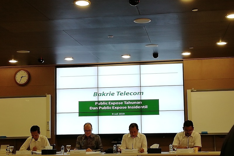 Bakrie Telecom terancam didepak dari lantai bursa