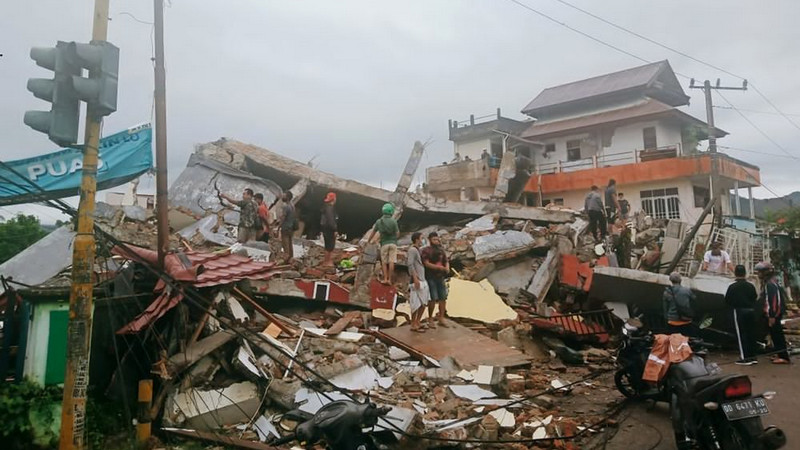<i>Update</i> gempa Sulbar: 91 meninggal, 3 hilang, dan 253 luka berat