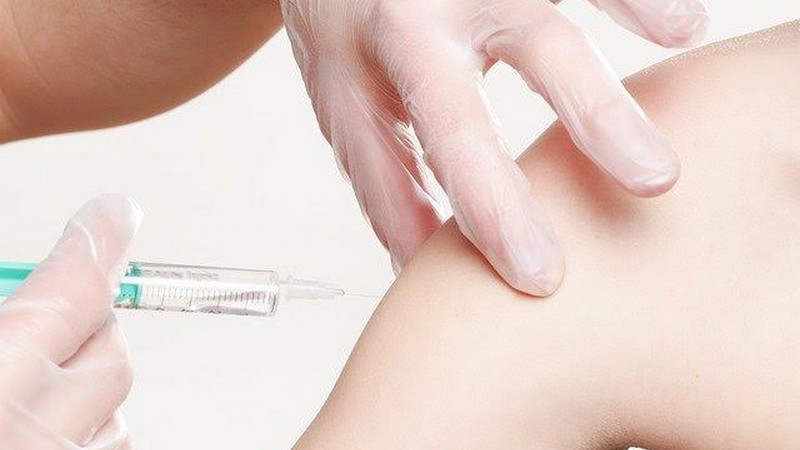 Target 1,6 juta nakes vaksin Covid-19 diyakini tak terwujud
