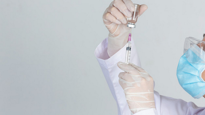 1 juta tenaga kesehatan belum suntik vaksin Covid-19