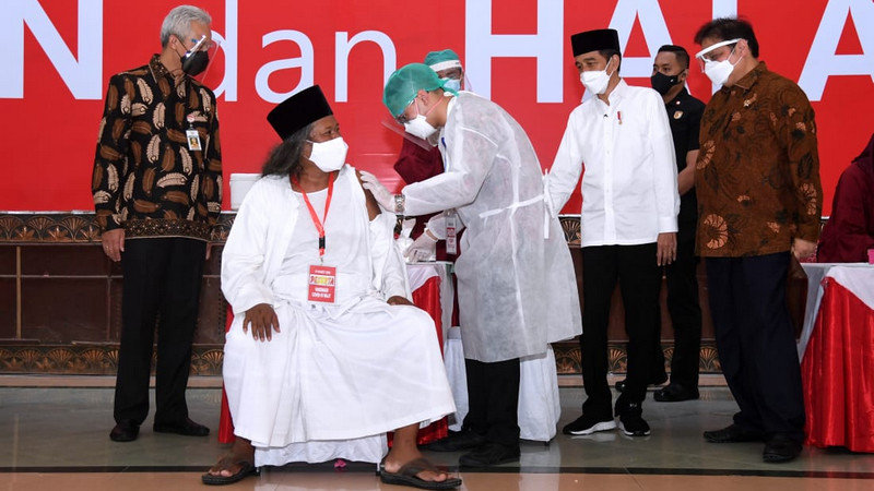 Vaksinasi Covid-19, Jokowi minta daerah lain contoh Jawa Tengah
