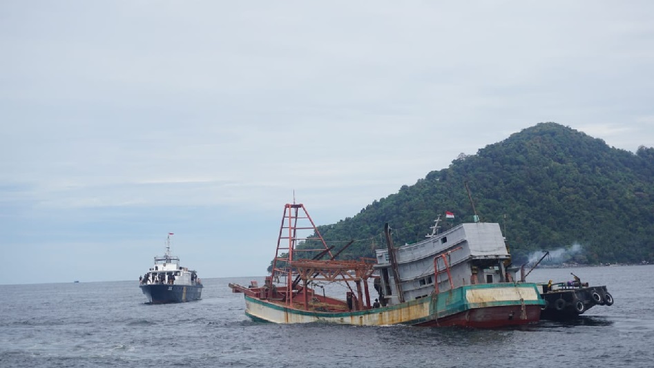 4 kapal illegal fishing Vietnam ditenggelamkan KKP