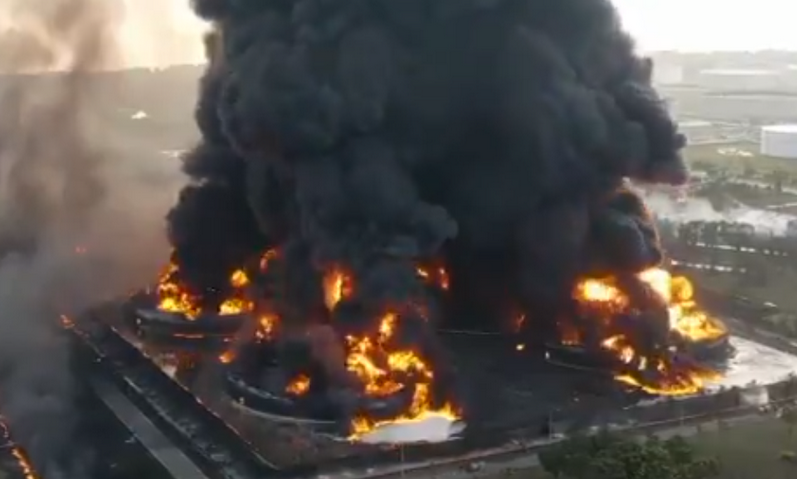 Kebakaran kilang minyak Pertamina paksa 950 orang mengungsi