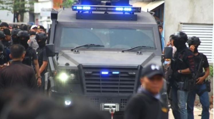 Densus tangkap 6 terduga teroris kelompok Vila Mutiara