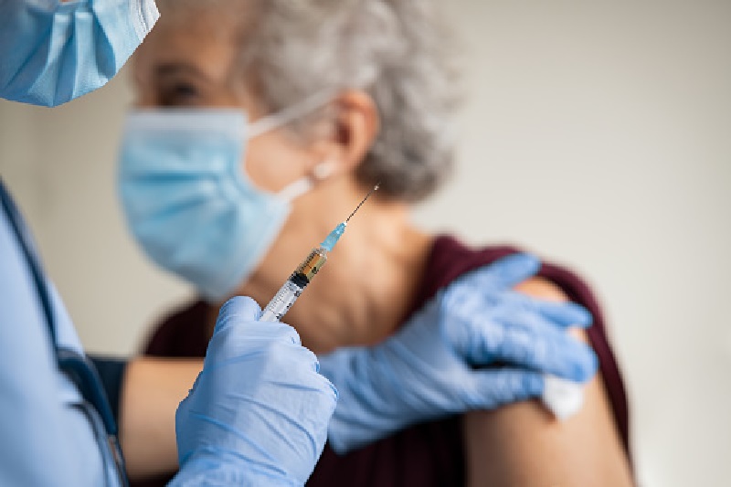 Guru Besar Unpad: Vaksinasi Covid-19 harus terus dilakukan dan diperluas