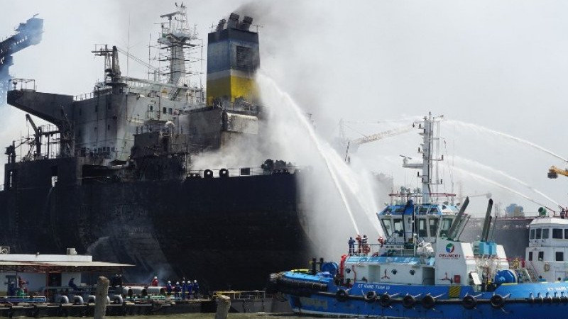 Kapal terbakar di Ternate kelebihan penumpang