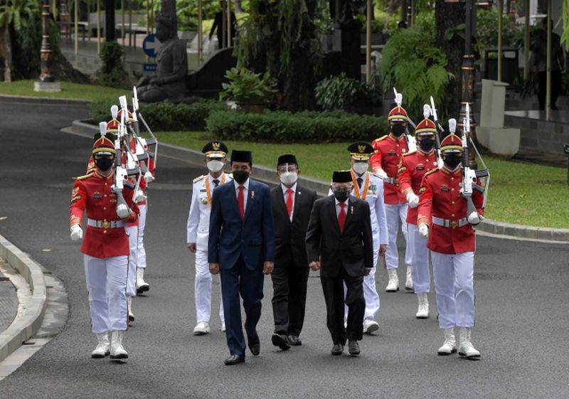 Survei SMRC singgung Jokowi 3 periode, Benny K Harman: Ini enggak betul