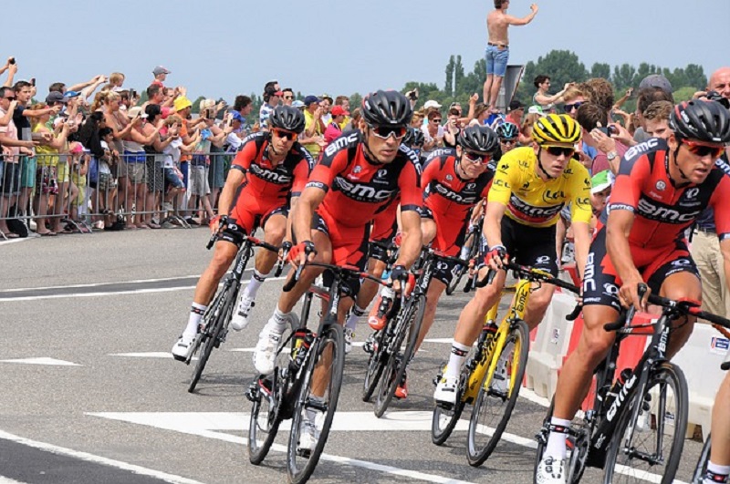 Polisi cari penonton yang picu kecelakaan di Tour de France