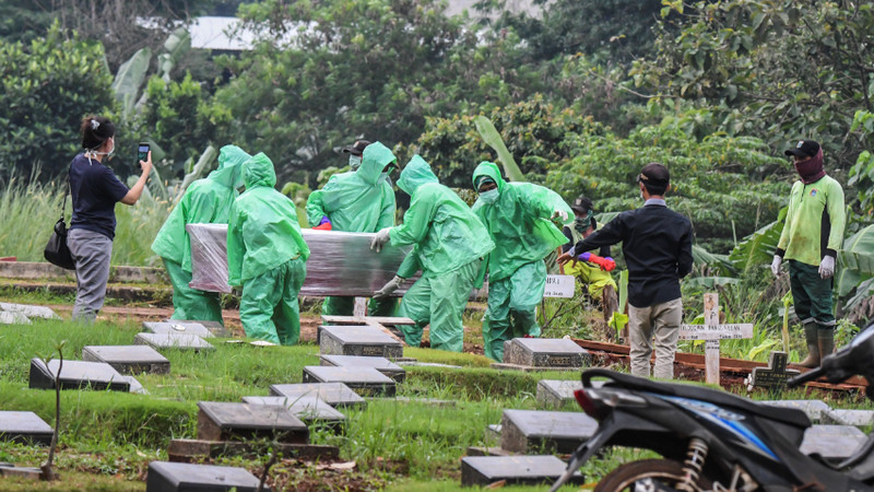 Ada praktik pungli jasa kubur jenazah Covid-19 di TPU Cikadut Bandung