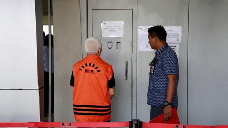 KPK perpanjangan penahanan tersangka pengaturan proyek Pemkab Indramayu 