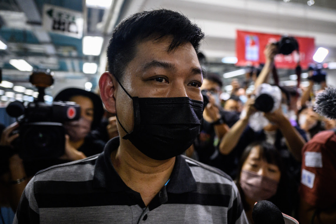  Polisi Hong Kong tangkap mantan pemimpin redaksi Apple Daily 