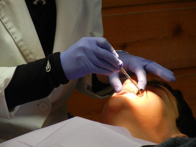 Lubang gigi tambah besar, jangan langsung <i>negatif thinking</i> sama dokter gigi!