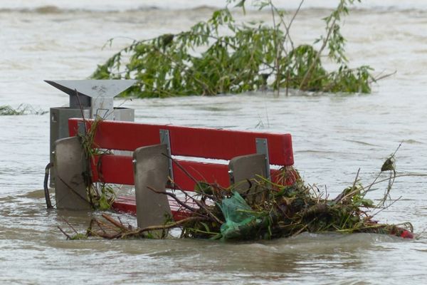 Belum surut, banjir genangi 2 kampung di Serang