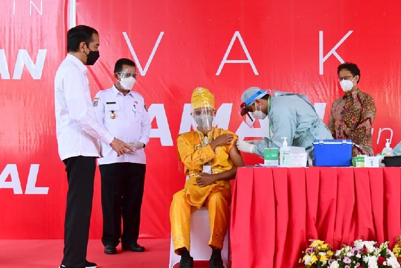 Presiden tinjau vaksinasi door to door di Cirebon dan Kuningan 